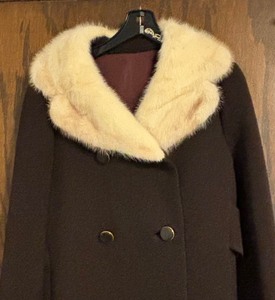 lot 107 image: Lovely Vintage Coat  Jacket