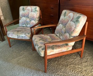 lot 10 image: Pair of Mid Century Modern Danish Teak Chairs by France and Son