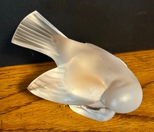 lot 121 image: Lalique Crystal Sparrow Bird Figurine