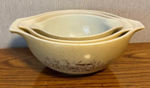 lot 34 image: Pyrex Forest Fancies Nesting Bowls