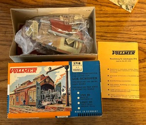 lot 37 image: New Vintage Vollmer Double Engine House, Prolongation for Engine House Double and Gravel Silo Train Building Sets