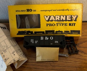 lot 128 image: Varney HO Train Pro-Type Boxcar and Hopper Kits