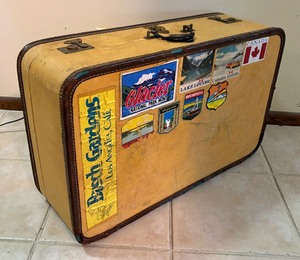 lot 132 image: Vintage Suitcase