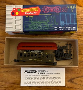 lot 142 image: New Roundhouse Products HO Gauge Overton Baggage, Canadian Pacific and Overton Coach Model Kits