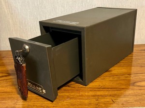 lot 144 image: Vintage Meilink Safe and Metal Box