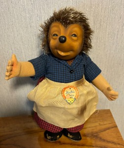 lot 147 image: Vintage Steiff Micki and Mecki Hedgehog Dolls
