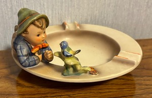 lot 158 image: Hummel Boy with Bird Ashtray