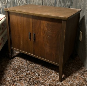 lot 174 image: Petite Vintage Cabinet  Side Table