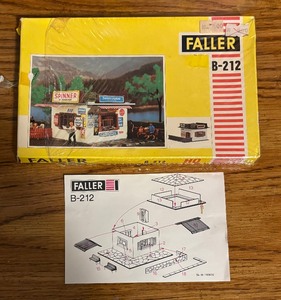 lot 197 image: New Faller Train Buildings and Accessories