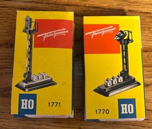 lot 252C image: Fleischmann HO Train Cars and Accessories