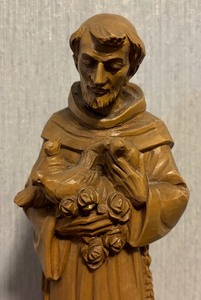 lot 243 image: Vintage Saint Francis of Assisi with Doves Figurine by Rico