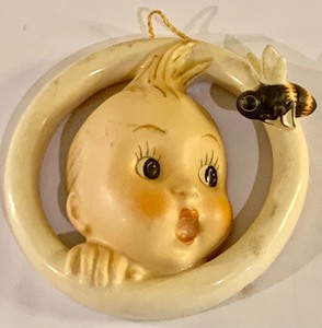 lot 171A image: Vintage Pair Hummel Ba-Bee Decorative Hanging Rings Wall Plaque