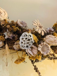 lot 150A image: Extra Large Natural Decorative Wreath