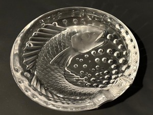 lot 15 image: Lalique Concarneau Koi Fish Cigar Ashtray France