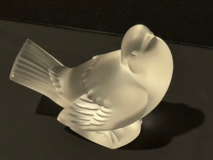 lot 47C image: Lalique Frosted Crystal Sparrow Figurine