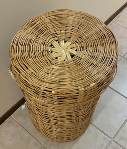 lot 248 image: Tall Wicker Basket with Lid