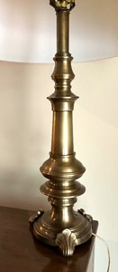 lot 261 image: Beautiful Brass Based Lamp