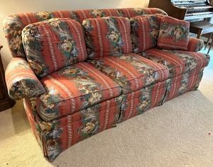 lot 31C image: Vintage Upholstered Fairington Sofa  Couch