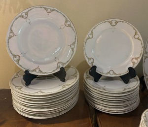 lot 265 image: Vintage Rosenthal China Grouping