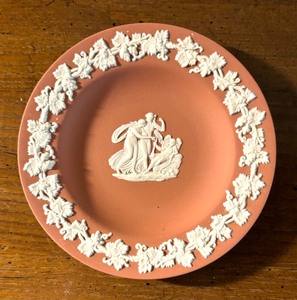 lot 268 image: Vintage Wedgwood Tumbler and Dishes