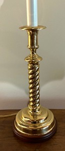 lot 278 image: Golden Spindled Brass Table Lamp