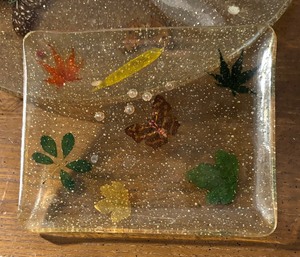 lot 293 image: Vintage Acrylic Serving Pieces