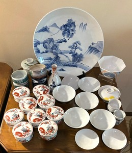 lot 295 image: Vintage Asian Style Platter, Rice Bowls, Covered Dishes, Vase and More