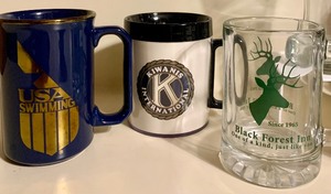 lot 331 image: Vintage Travel Collection of Glasses, Mugs and More