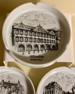 lot 335 image: Vintage Travel Ashtrays and Petite Plates