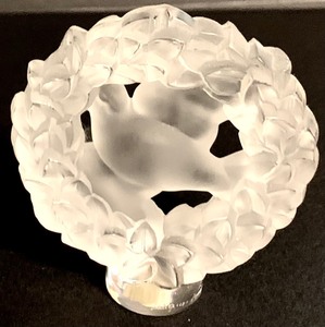 lot 341 image: Vintage Lalique Crystal Dove Paperweight