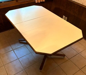 lot 318 image: Vintage Dining Table
