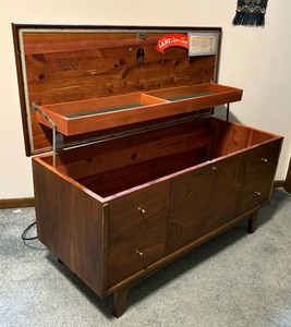 lot 343 image: Vintage Mid Century Cedar Chest by Lane