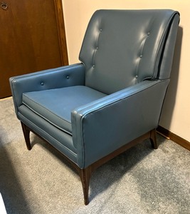 lot 345 image: Beautiful Vintage Blue Chair