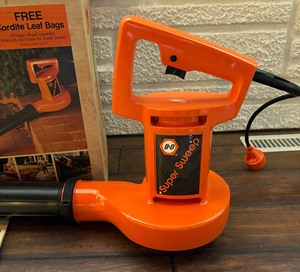 lot 354 image: Black & Decker 8420 Super Sweep Deluxe Lawn and Garden Electric Air Blower