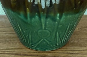 lot 367 image: Vintage USA Pottery Planter  Vase