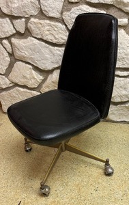 lot 431 image: Vintage Chair