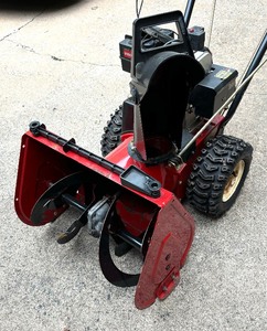 lot 22C image: Toro 38605 Power Throw 22 Snowblower