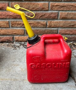 lot 438 image: Three 2 Gallon Gas Cans