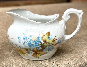 lot 448 image: Pretty Vintage Porcelain Items including Hand Painted Nippon