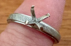 lot 37J image: Vintage 18k Gold Ring Setting