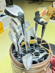 lot 433 image: Hogan Golf Clubs and Golf Bag