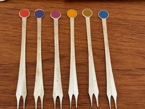 lot 452 image: Six Retro WMF Cromaragan Kaste Cheese Fork Servers & Six 10 Three Tine Forks