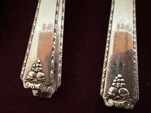 lot 322 image: Vintage Silver Plated Flatware by De Lux