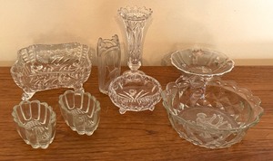 lot 303 image: Variety of Vintage Glassware