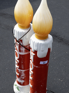 lot 3 image: Vintage Pair of Empire NOEL Blow Mold Christmas Candles 40 - Working