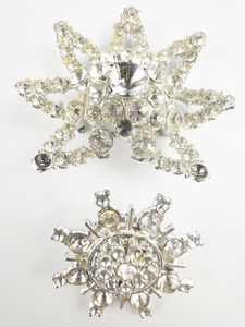 lot 90 image: Set Of Two Rhinestone Star Silver Tone Base Metal Brooches.