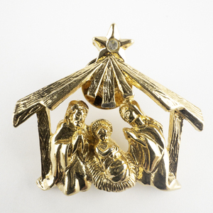 lot 98 image: Vintage Nativity Scene Manger Gold Tone Base Metal Brooch .