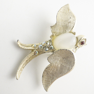 lot 100 image: TRIFARI JELLY BELLY Rhinestone Accented Swallow Gold Plated Base Metal Brooch .