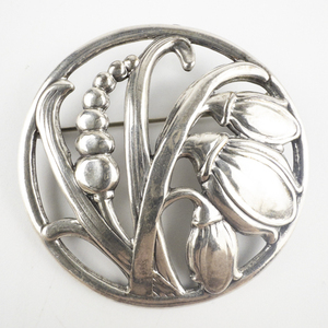 lot 117 image: Lang  1950S Vintage Floral Sterling Silver Brooch .
