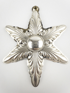 lot 4 image: LUNT 2000 Star Sterling Silver Ornament .